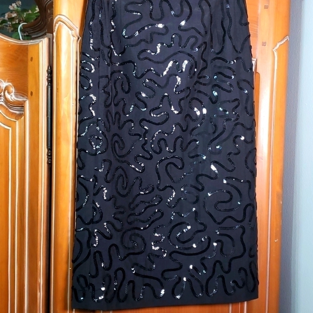 Talbots satin skirt with sequins. Completely lined. Waist 28". Top to bo…‎